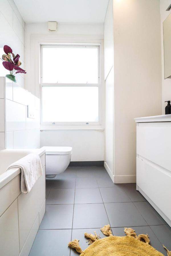 Modern & Spacious 1 Bedroom Clapham Junction Flat Londen Buitenkant foto